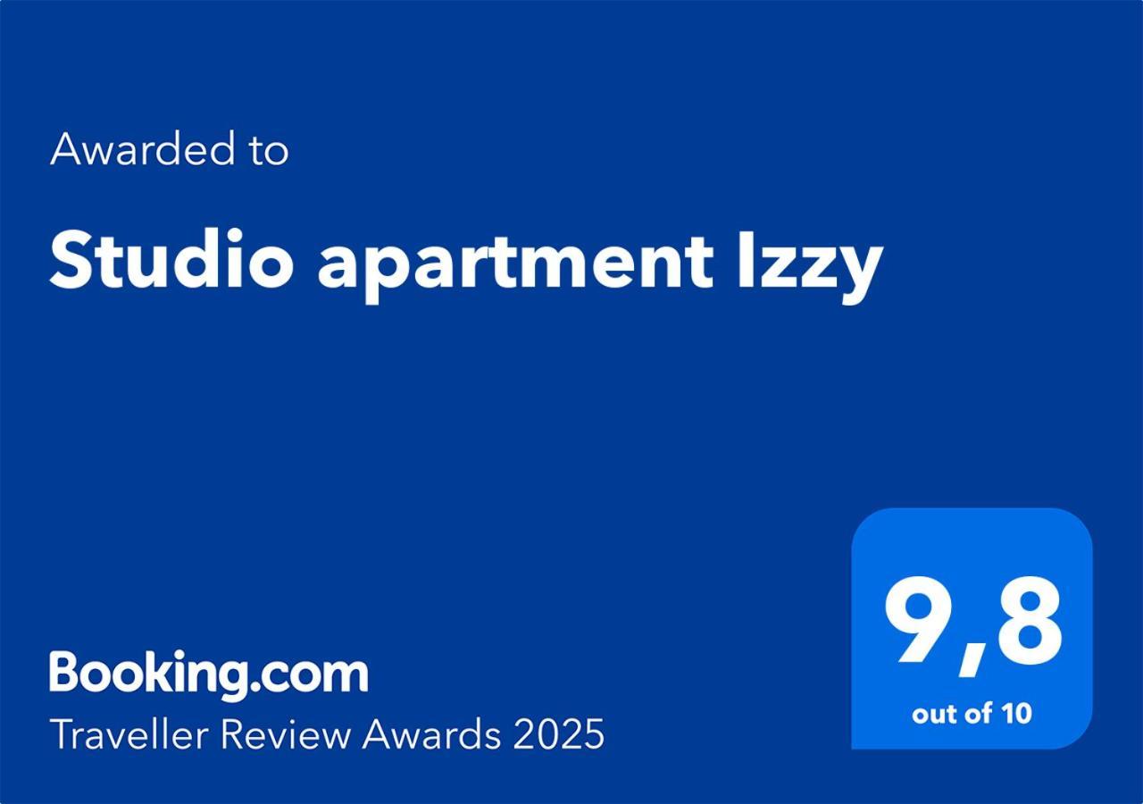 Studio Apartment Izzy Kaštela 外观 照片